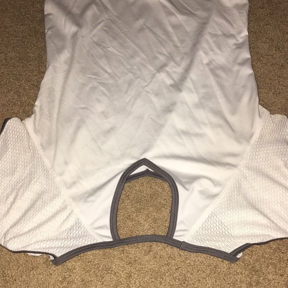 Reebok Top - Picture 4 of 4